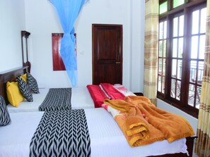 Individually decorated, individually furnished, blackout drapes - Grand View Guest House & Restaurant (Haputhale)