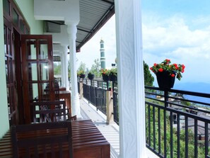 Terrace/patio - Grand View Guest House & Restaurant (Haputhale)