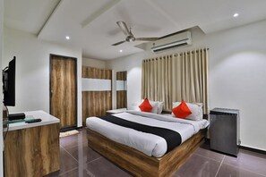 1 habitación, ropa de cama de alta calidad y escritorio 