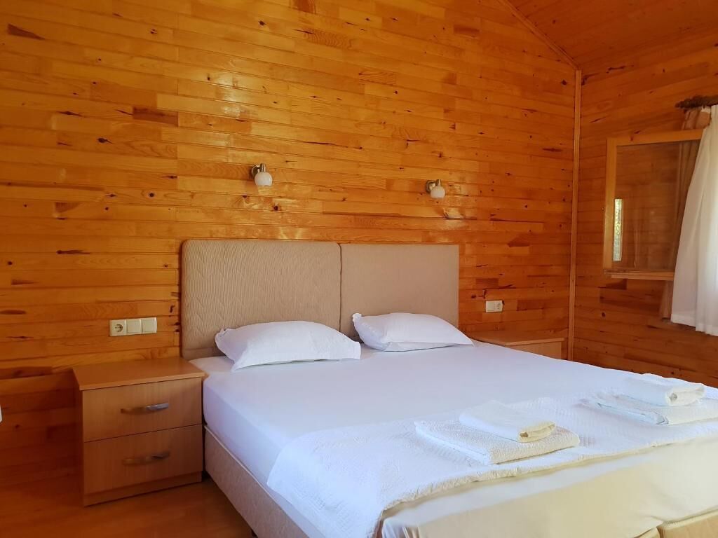 Minibar, escritorio, cortinas blackout y sistema de insonorización 