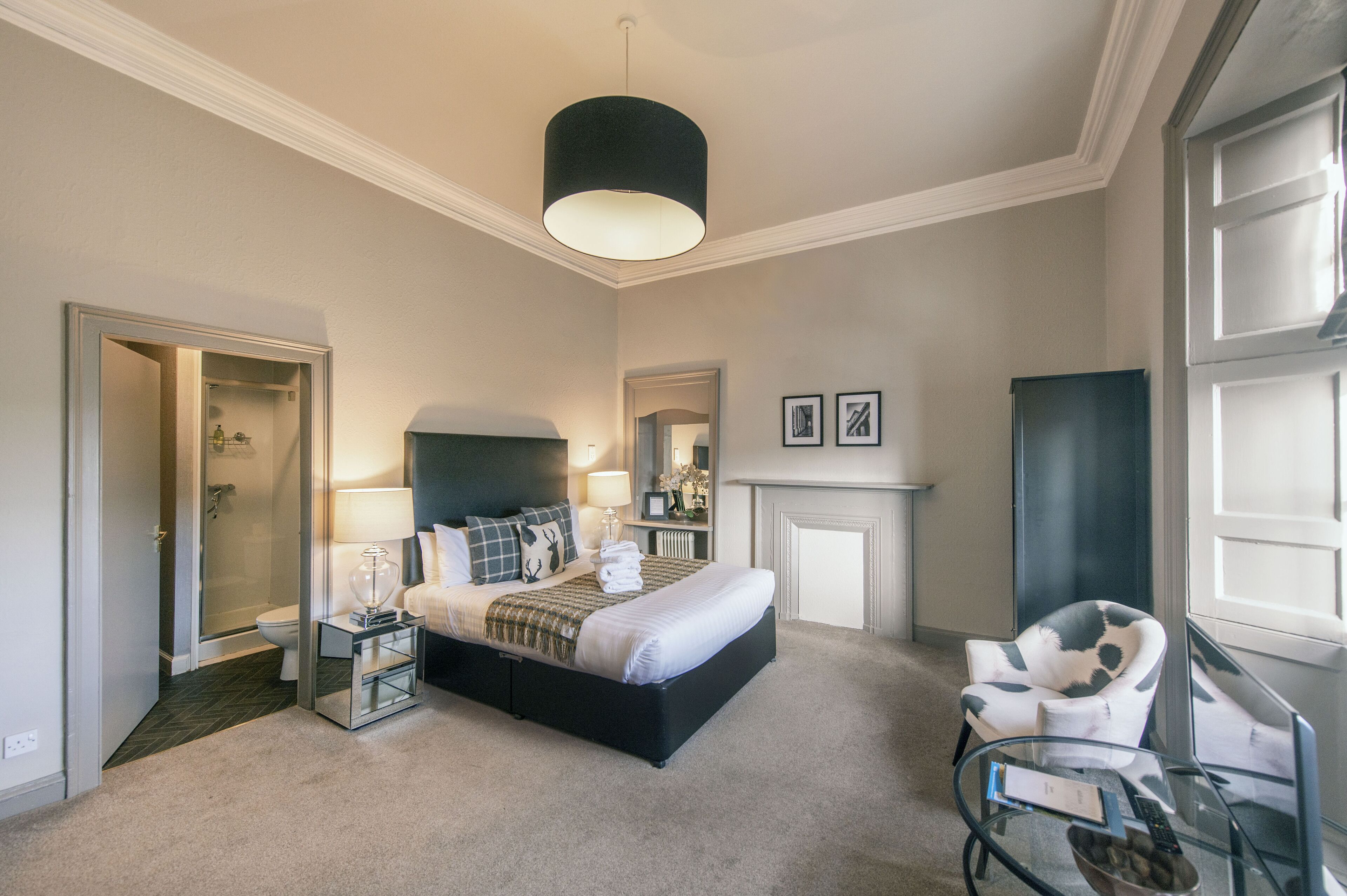 deluxe double room, 1 king bed, non smoking | egyptian cotton sheets, premium bedding, memory-foam beds