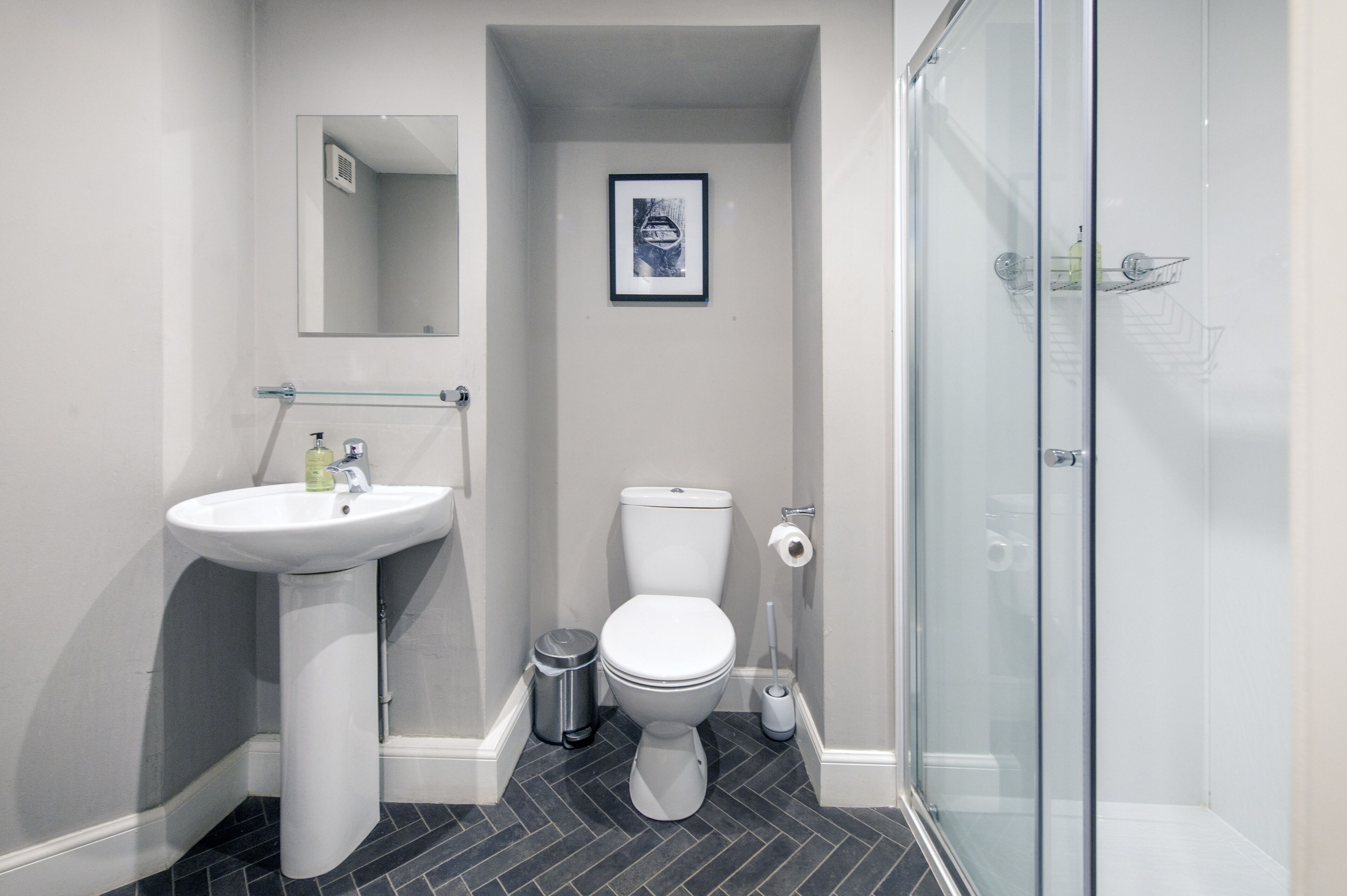 standard double room, 1 king bed, non smoking | bathroom | shower, free toiletries, hair dryer, towels