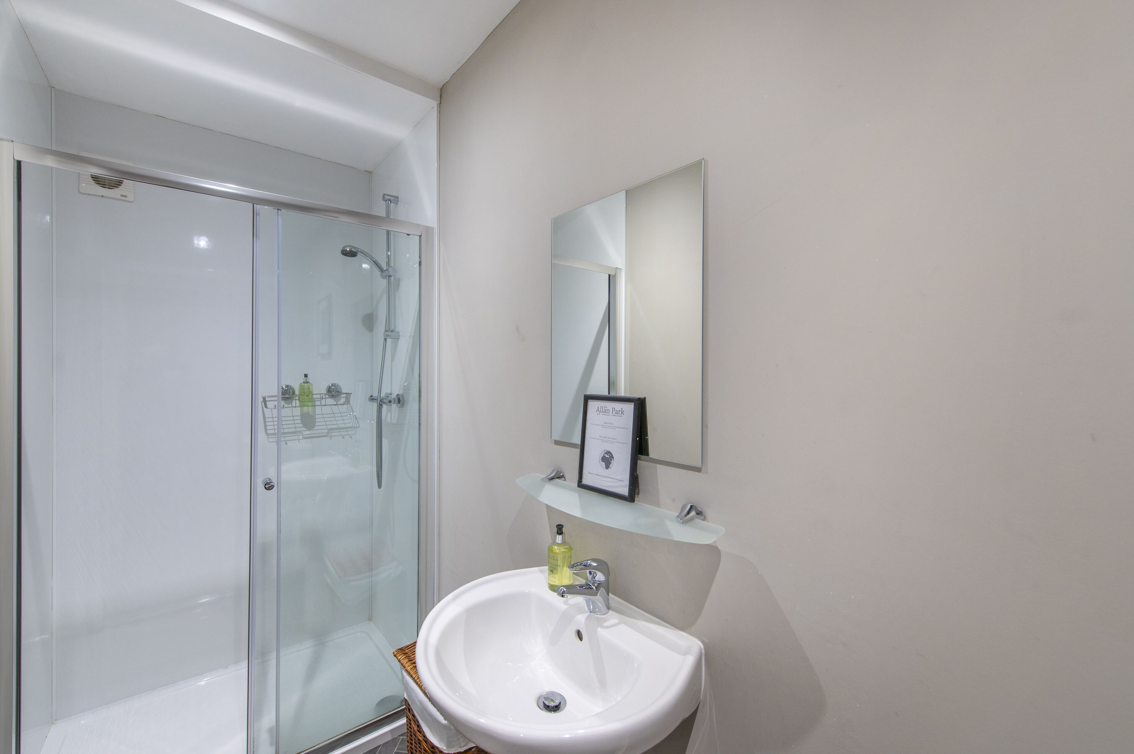 standard double room, 1 double bed, non smoking | bathroom | shower, free toiletries, hair dryer, towels