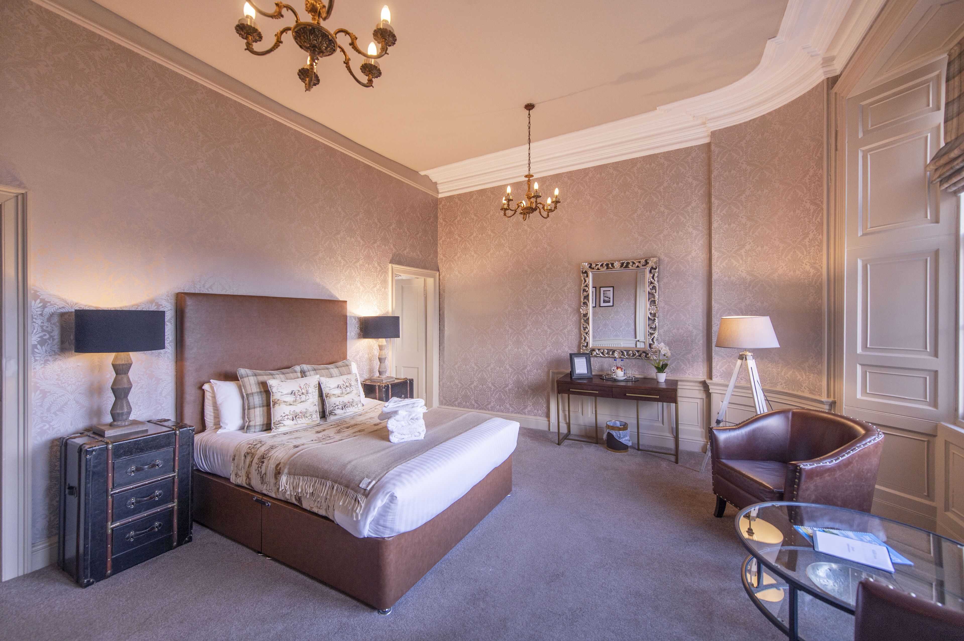 deluxe suite, 1 king bed, non smoking | egyptian cotton sheets, premium bedding, memory-foam beds