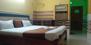 Habitación doble ejecutiva, 1 cama King size, con acceso para personas discapacitadas | 1 habitación, caja de seguridad en la habitación y insonorización