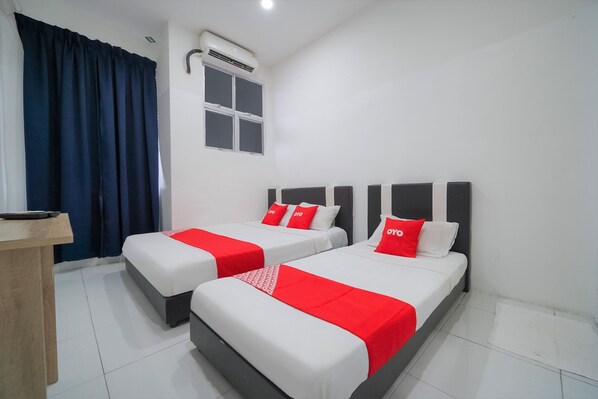 Superior Suite | Desk, free WiFi, bed sheets - Hotel O Sp Berlian Inn (Sungai Petani)