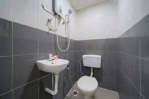 Suite familiare | Bagno | Doccia, bidet, asciugamani