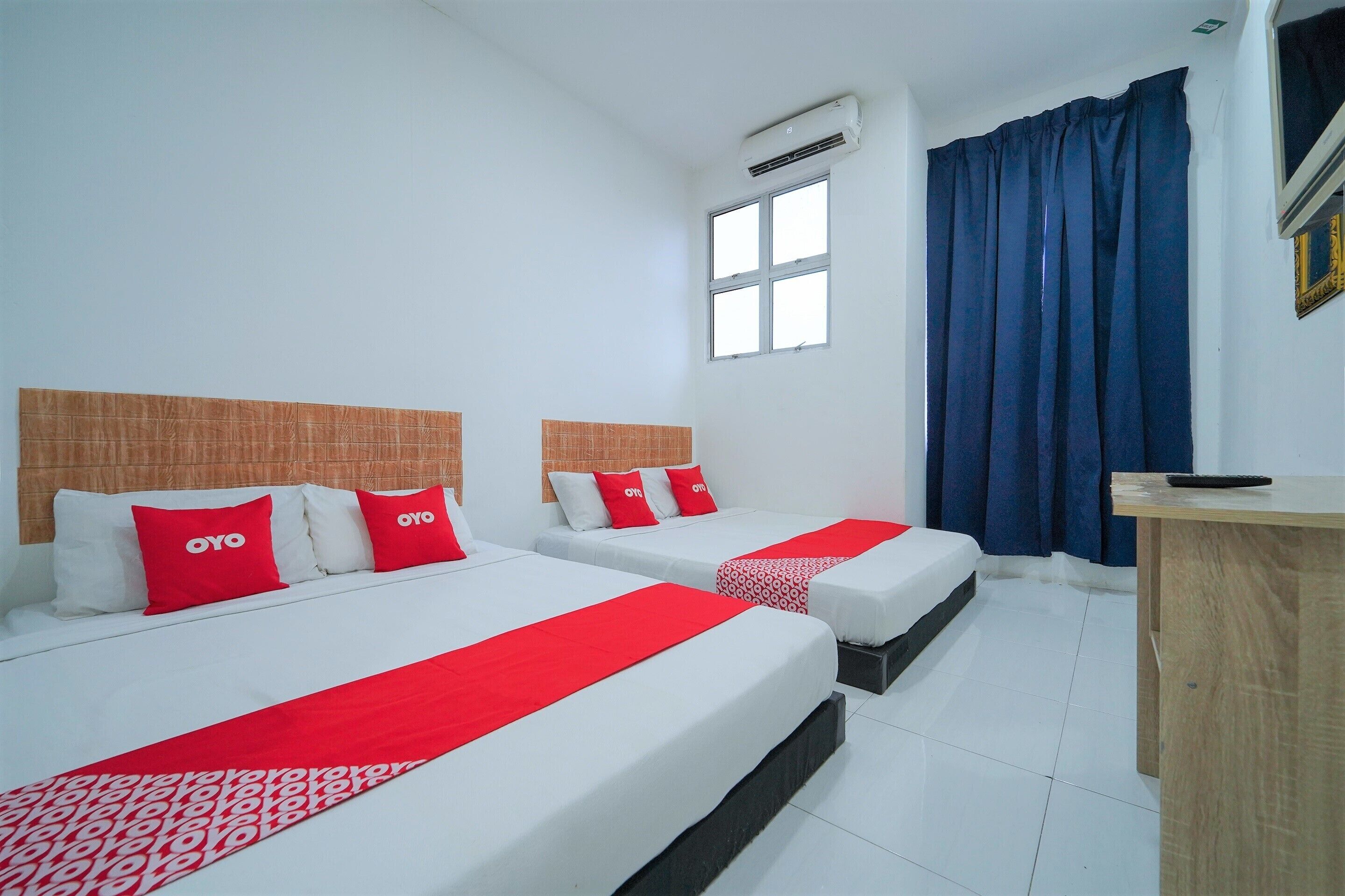 Desk, free WiFi, bed sheets