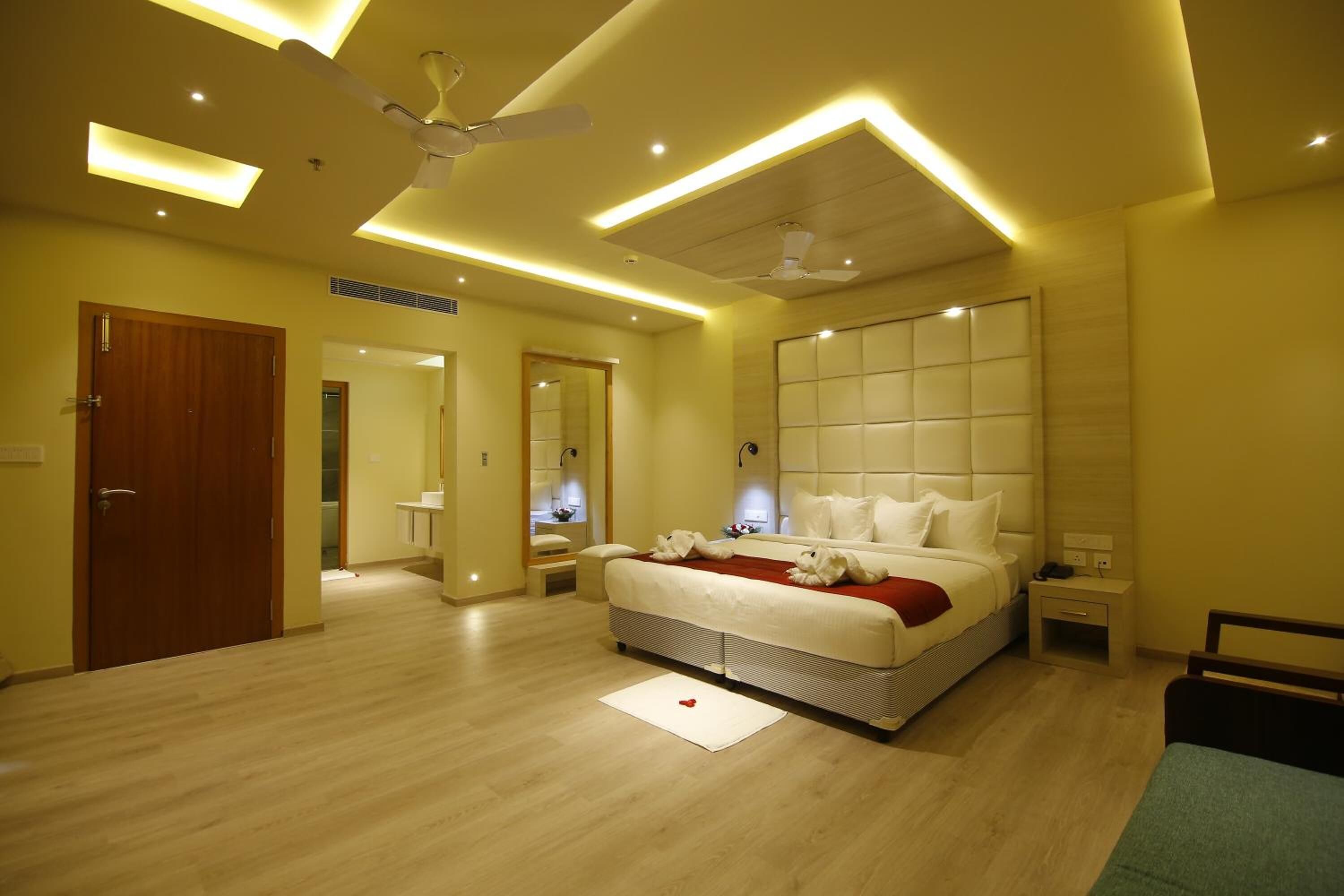 Seprai katun Mesir, seprai premium, minibar, dan brankas