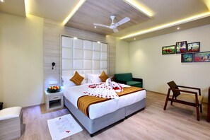 Deluxe Suite, 1 King Bed, Accessible, Non Smoking - Wood Note Thekkady (Peermade)
