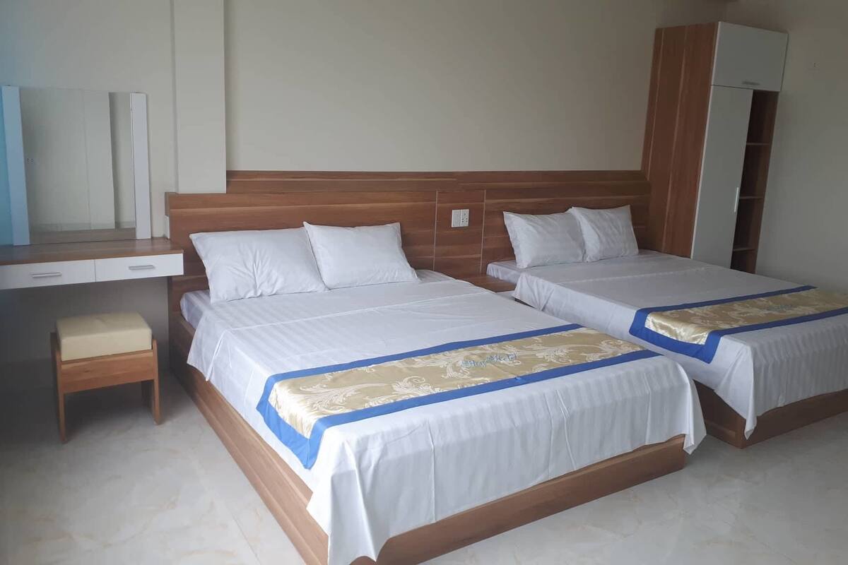 Quadruple Room | Desk, soundproofing, WiFi (free), bed sheets