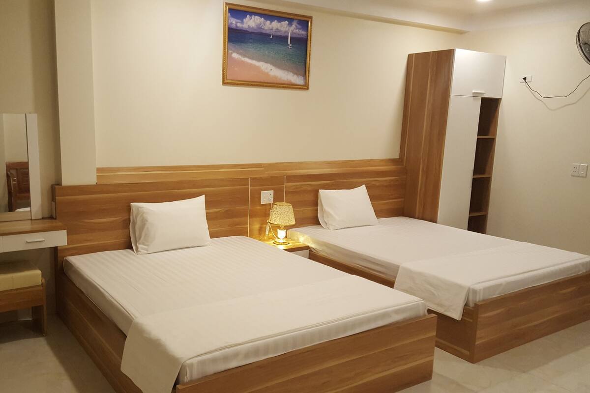 Triple Room | Desk, soundproofing, WiFi (free), bed sheets