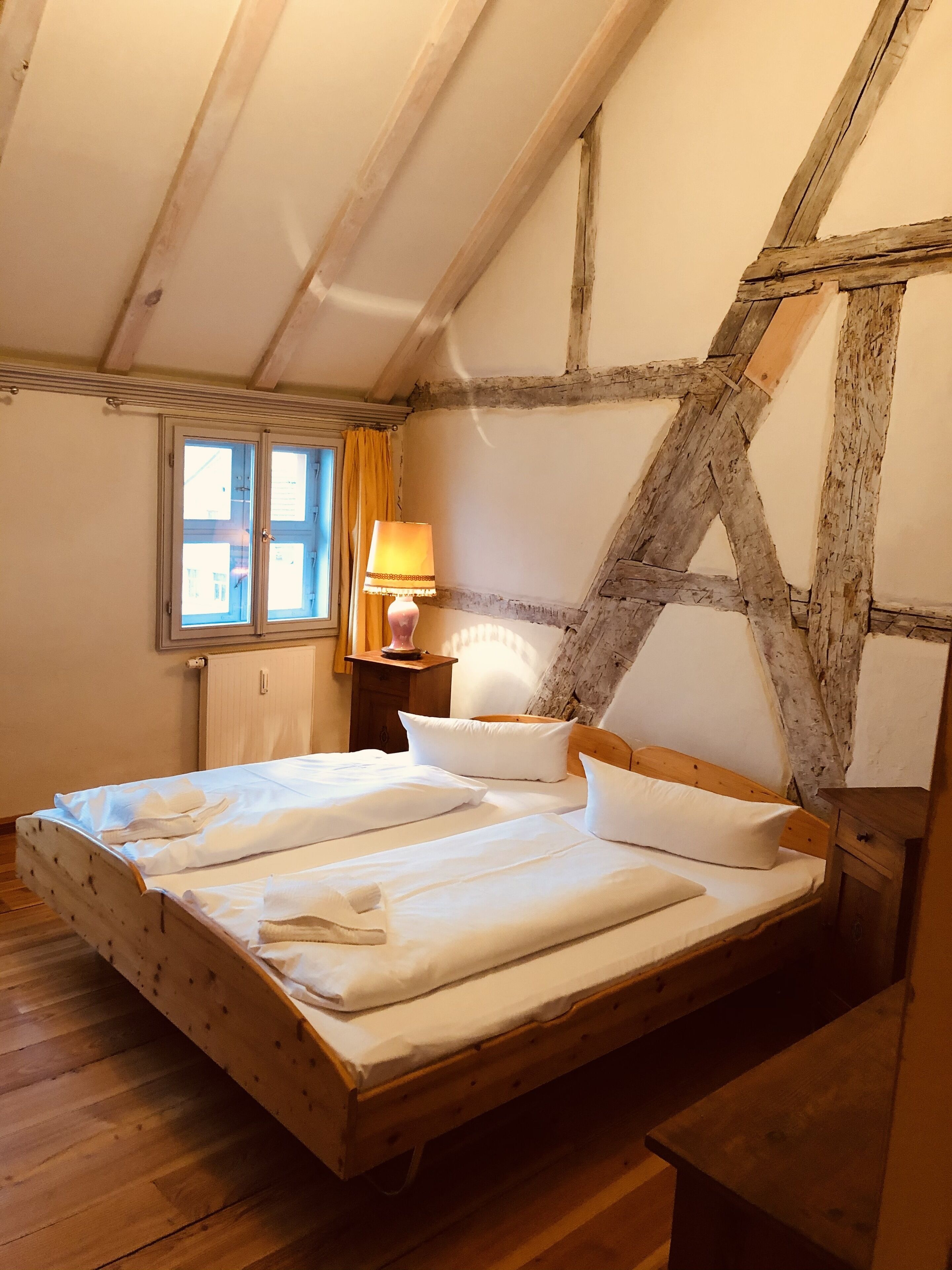 Condo (Blau) | Hypo-allergenic bedding available, WiFi (free), individually decorated
