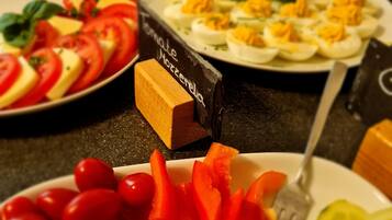 Daily buffet breakfast for a fee