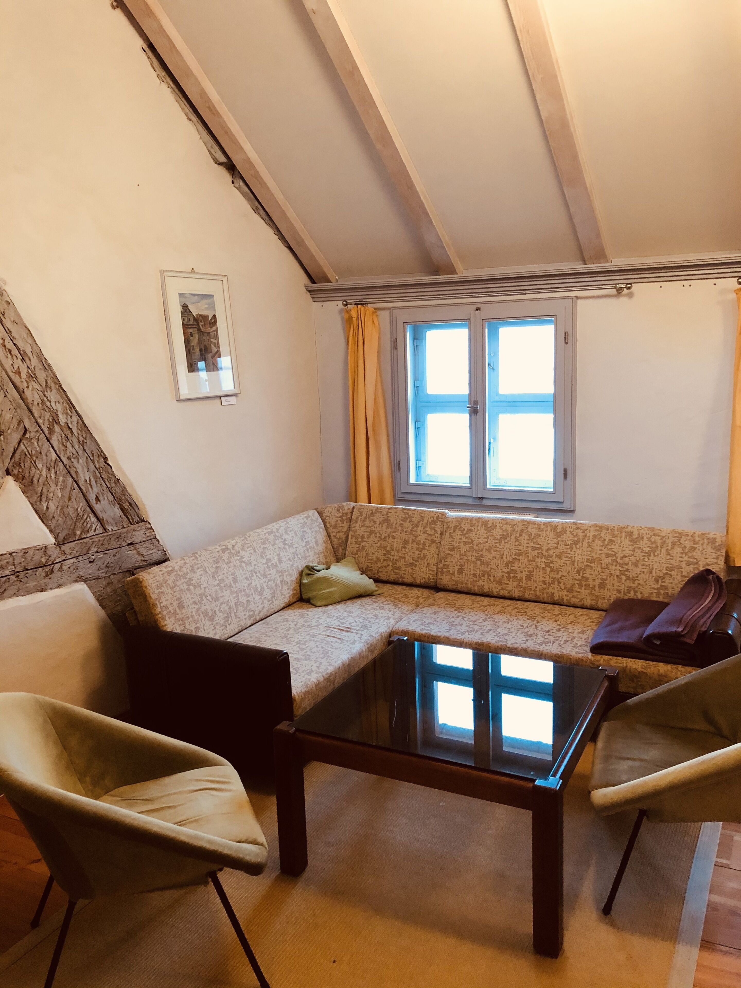 condo (rot) | living area