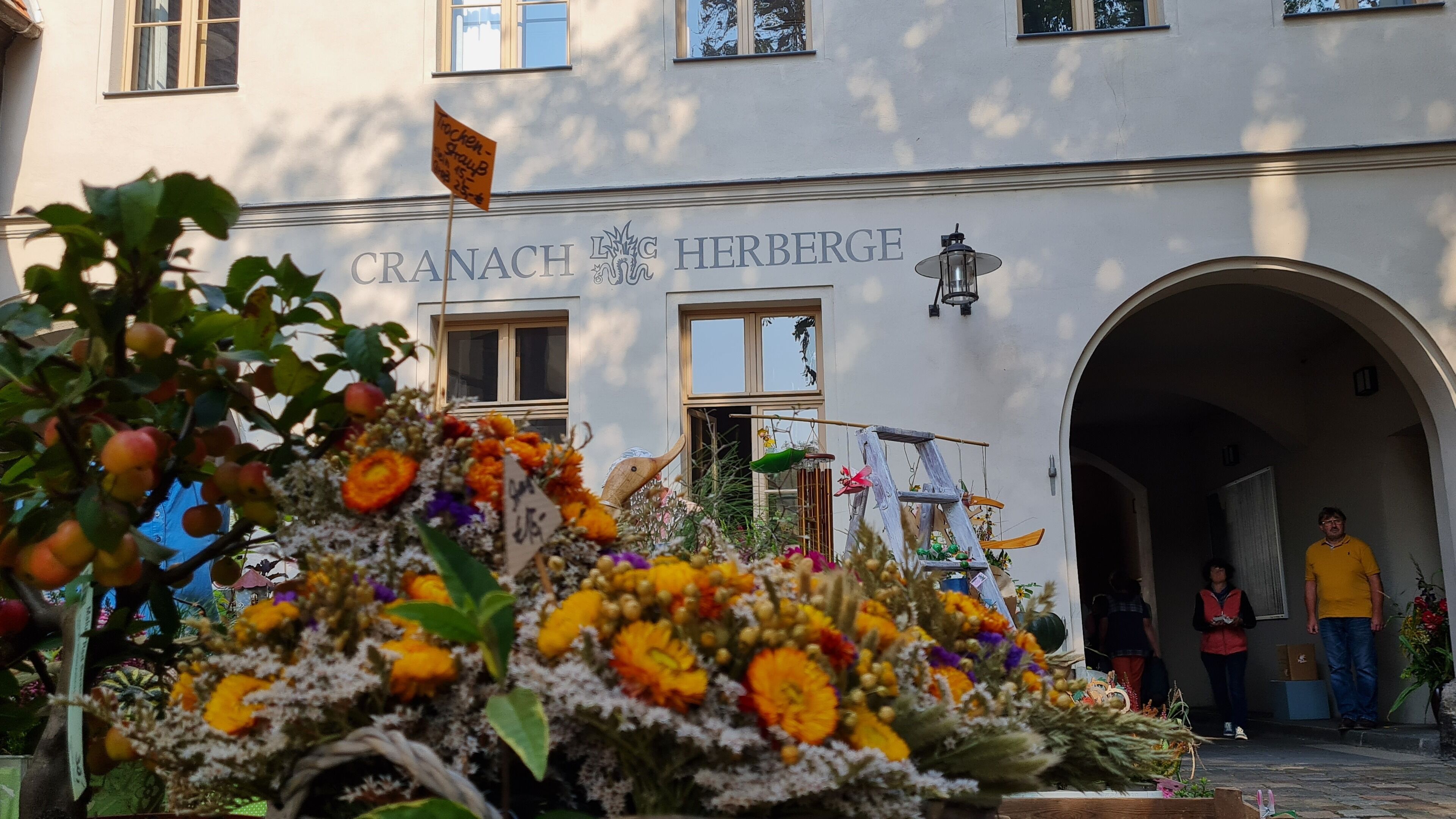 A building with a sign reading "CRANACH HERBERGE".