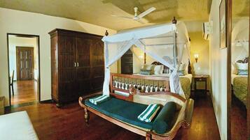 Suite Familiale, plusieurs lits, non-fumeurs | Literie de qualité supérieure, minibar, coffres-forts dans les chambres