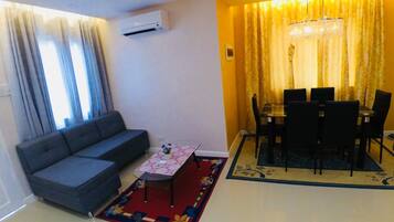3 Bedroom Home | Living area