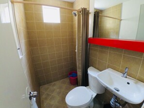 3 Bedroom Home | Bathroom | Shower, free toiletries, hair dryer, slippers