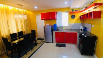 3 Bedroom Home | Private kitchen | Full-sized fridge, stovetop, rice cooker, cookware/dishes/utensils