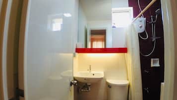 3 Bedroom Home | Bathroom | Shower, free toiletries, hair dryer, slippers