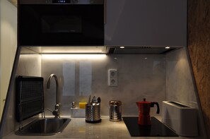 大型雪櫃/冰箱、微波爐、爐具、咖啡機/沖茶器