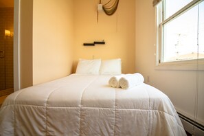 1 bedroom, WiFi - 1 BLK from the Beach! The High Tide Studio #7 (Far Rockaway)