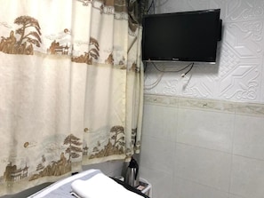 Comfort Double Room, 1 Double Bed, Non Smoking | Bathroom | Hydromassage showerhead, free toiletries, hair dryer, slippers - South & North House (Kowloon)