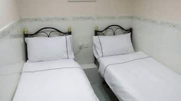 Kamar Double atau Twin Standar, 2 Tempat Tidur Twin, Bebas Asap Rokok | Pemandangan dari kamar