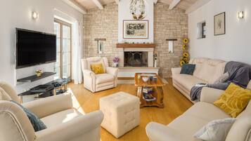 TV, fireplace, foosball, table tennis