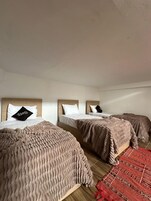 Dormitorio condiviso Standard, per sole donne | Biancheria da letto di alta qualità, una cassaforte in camera