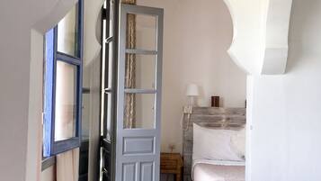 Comfort Room, 1 Bedroom, Non Smoking | Premium bedding, in-room safe, individually decorated, blackout drapes