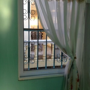 Bureau, Wi-Fi gratuit, draps fournis