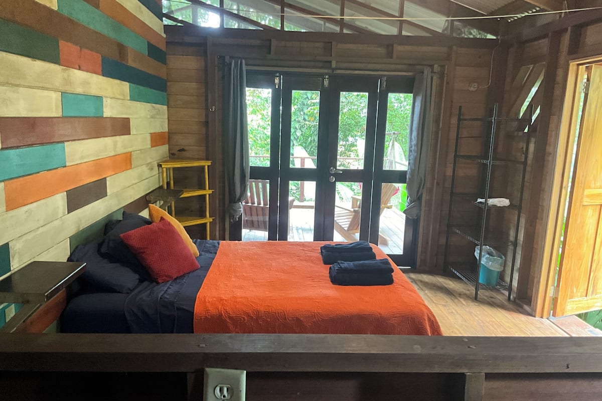 Habitación individual panorámica, 1 cama Queen size, para no fumadores | 1 habitación y ropa de cama de alta calidad