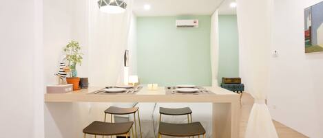 Egyptian cotton sheets, premium bedding, blackout drapes, free WiFi