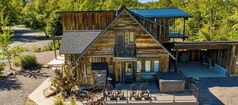 Wonderful 4 bedroom Crestwood townhome! Beautiful views from deck.