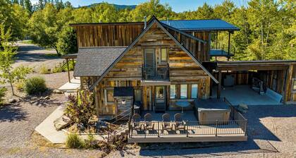 Wonderful 4 bedroom Crestwood townhome! Beautiful views from deck.