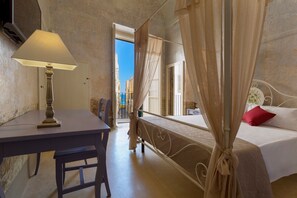 Mini-bar avec articles gratuits, bureau, Wi-Fi gratuit, draps fournis