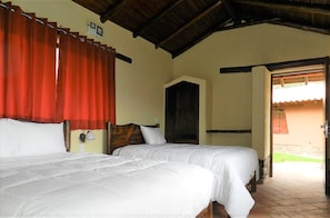Family Bungalow, 2 Queen Beds, Private Bathroom - Cantua Hotel (Urubamba)