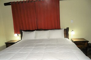 Comfort Bungalow, 1 King Bed, Private Bathroom | Egyptian cotton sheets, premium bedding, down comforters, desk