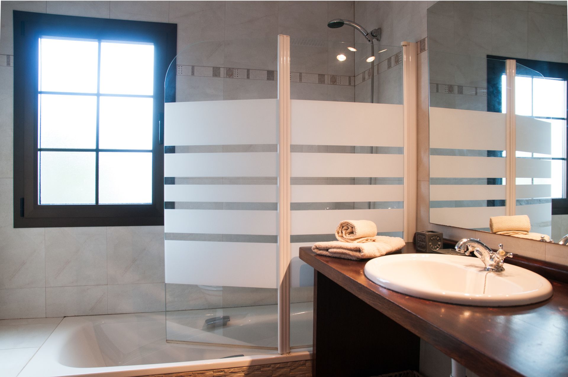 Double Room, 1 Double Bed | Deep-soaking bathtub