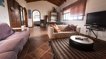 Junior Suite, 1 Double Bed, Non Smoking | Living room