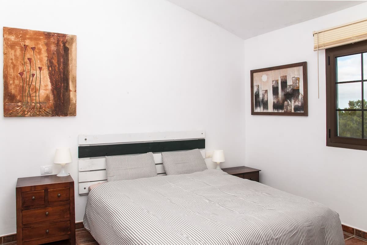 Double Room, 1 Double Bed | Free WiFi, bed sheets