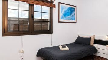 Basic Triple Room, Shared Bathroom | Free WiFi, bed sheets