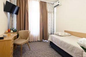 Standard Single Room | Desk, blackout curtains, soundproofing, iron/ironing board