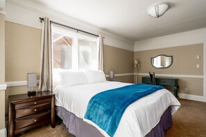Legacy West | Premium bedding, down duvets, blackout curtains, free WiFi - Legacy West (West Yellowstone)