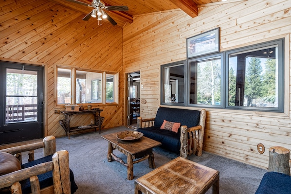 Lounge - Legacy West (West Yellowstone)