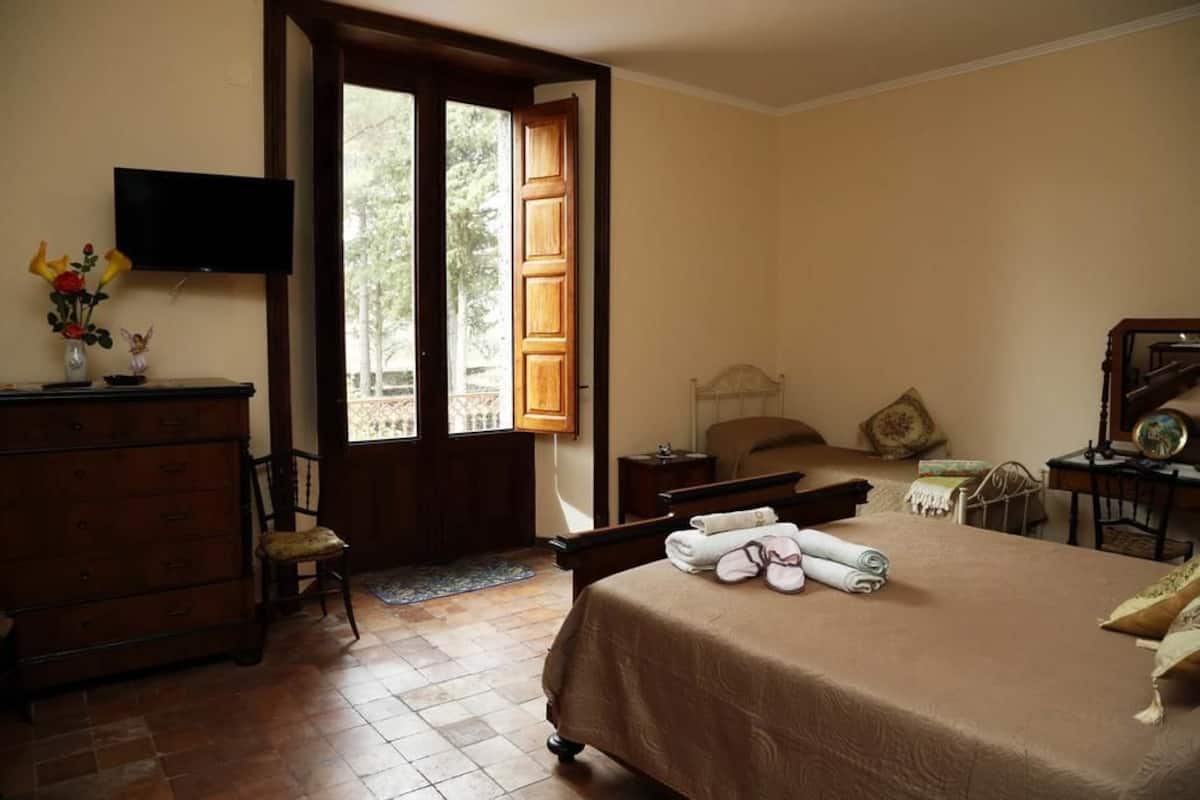 Classic-Dreibettzimmer | 1 Schlafzimmer, Zimmersafe, Bettwäsche
