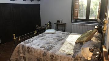 Deluxe-Vierbettzimmer | 1 Schlafzimmer, Zimmersafe, Bettwäsche