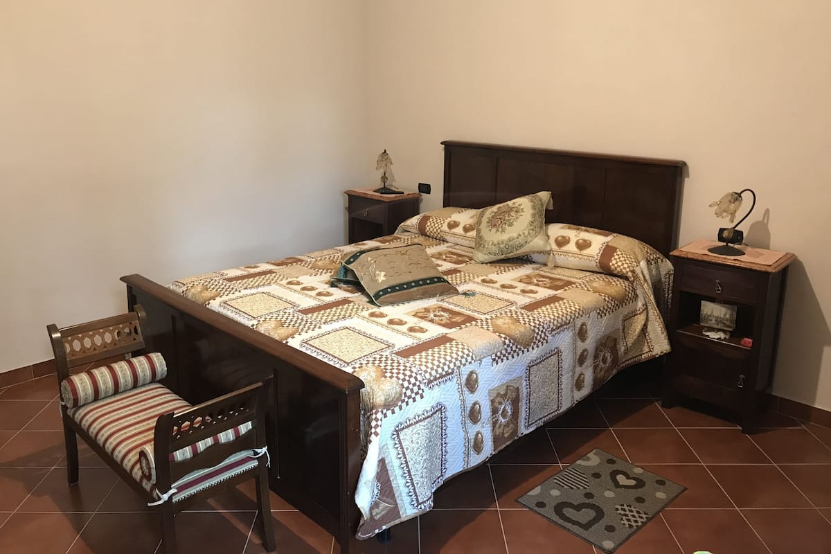 Dreibettzimmer, Gartenblick | 1 Schlafzimmer, Zimmersafe, Bettwäsche